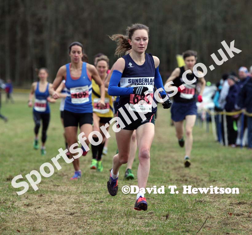 Alyson Dixon (Sunderland Stroller) on her way to winning the senior womens NEHL, Wallington Hall. Photo: David T. Hewitson/Sports for All Pics